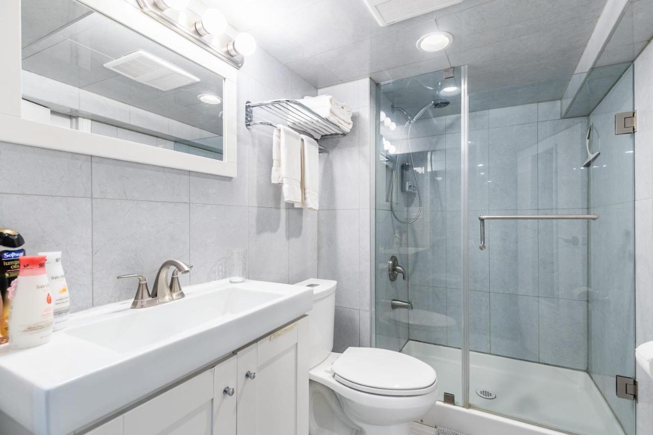 Newly Renovated - Cozy 1Br Apt With Netflix - Prime Location Торонто Екстер'єр фото