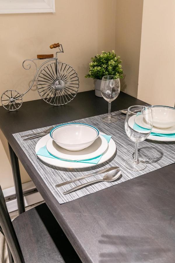 Newly Renovated - Cozy 1Br Apt With Netflix - Prime Location Торонто Екстер'єр фото